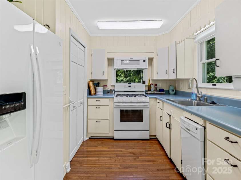 170 Twin Springs Road, Hendersonville, NC 28792.  MLS# CAR4273179, YatesRealty ID 21536. 