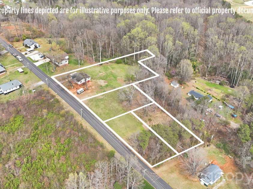 641 Central Drive, Statesville, NC 28677.  MLS# CAR4360467, YatesRealty ID 21536. 
