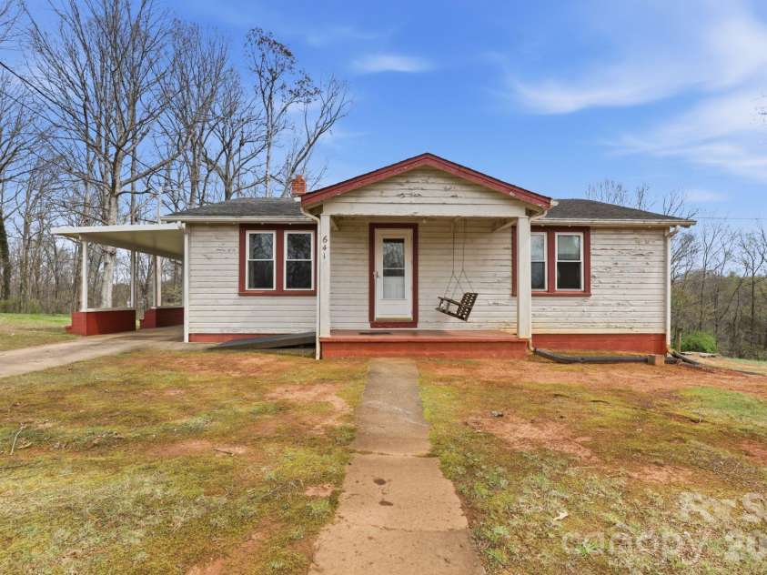 641 Central Drive, Statesville, NC 28677.  MLS# CAR4360467, YatesRealty ID 21536. 