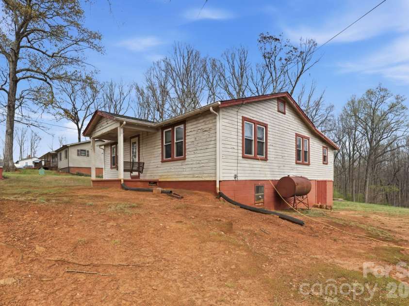 641 Central Drive, Statesville, NC 28677.  MLS# CAR4360467, YatesRealty ID 21536. 