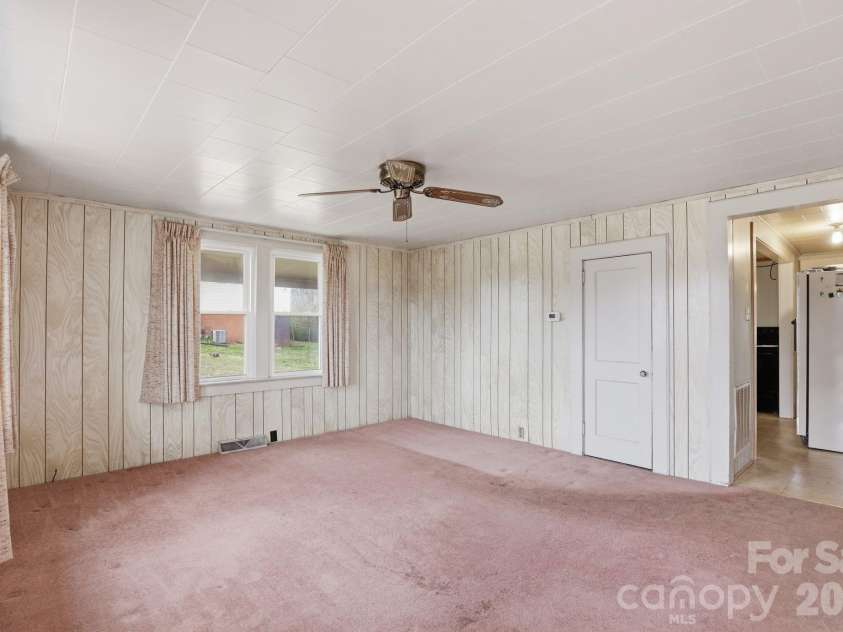 641 Central Drive, Statesville, NC 28677.  MLS# CAR4360467, YatesRealty ID 21536. 