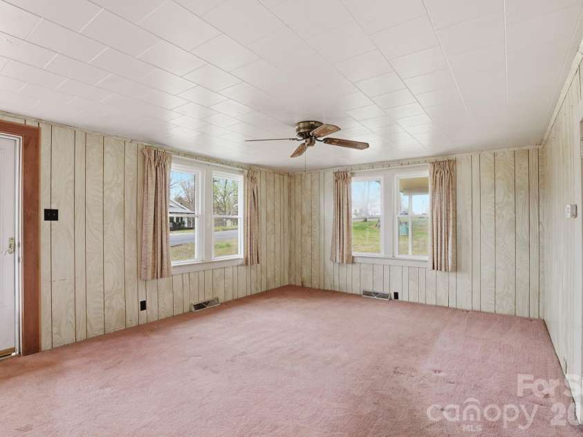 641 Central Drive, Statesville, NC 28677.  MLS# CAR4360467, YatesRealty ID 21536. 