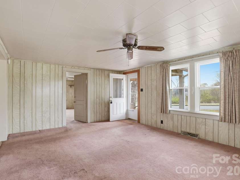 641 Central Drive, Statesville, NC 28677.  MLS# CAR4360467, YatesRealty ID 21536. 