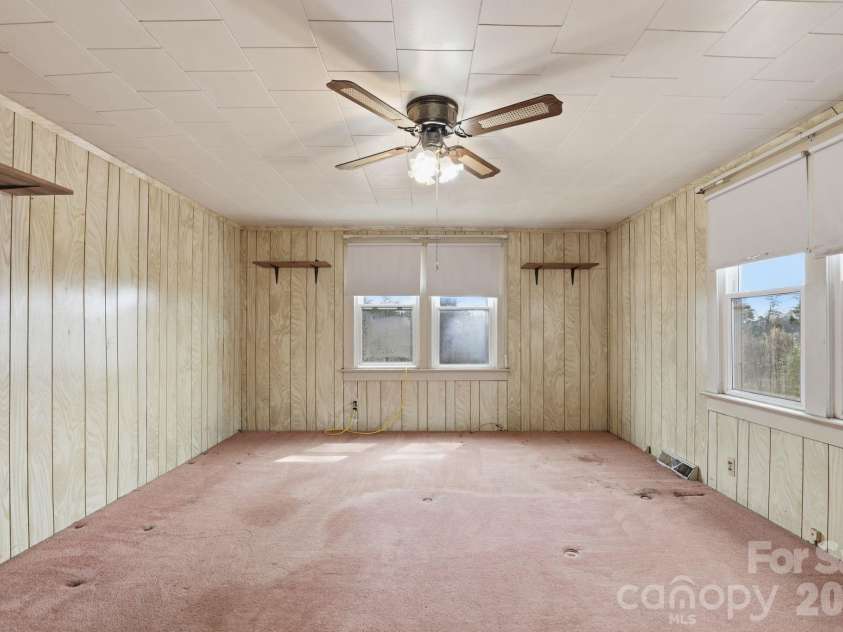 641 Central Drive, Statesville, NC 28677.  MLS# CAR4360467, YatesRealty ID 21536. 