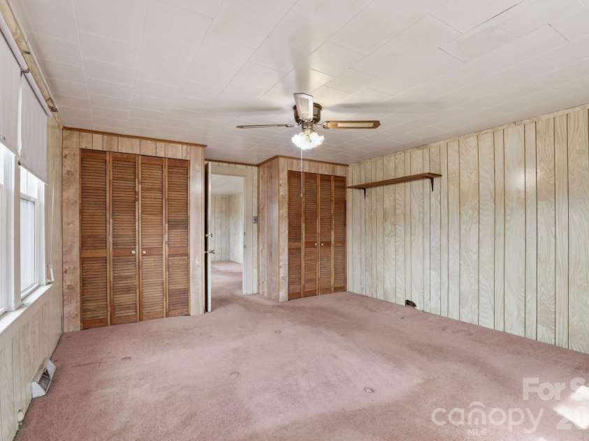 641 Central Drive, Statesville, NC 28677.  MLS# CAR4360467, YatesRealty ID 21536. 