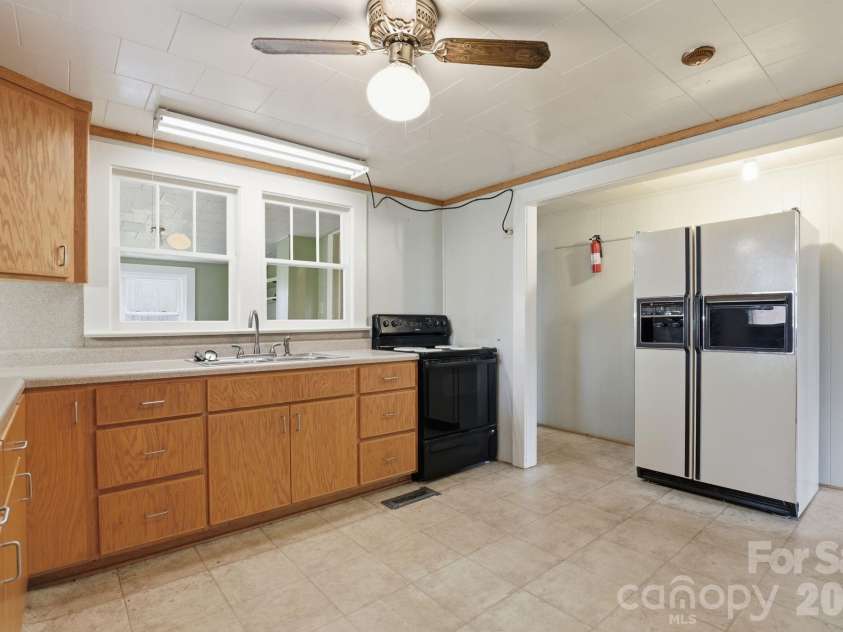 641 Central Drive, Statesville, NC 28677.  MLS# CAR4360467, YatesRealty ID 21536. 