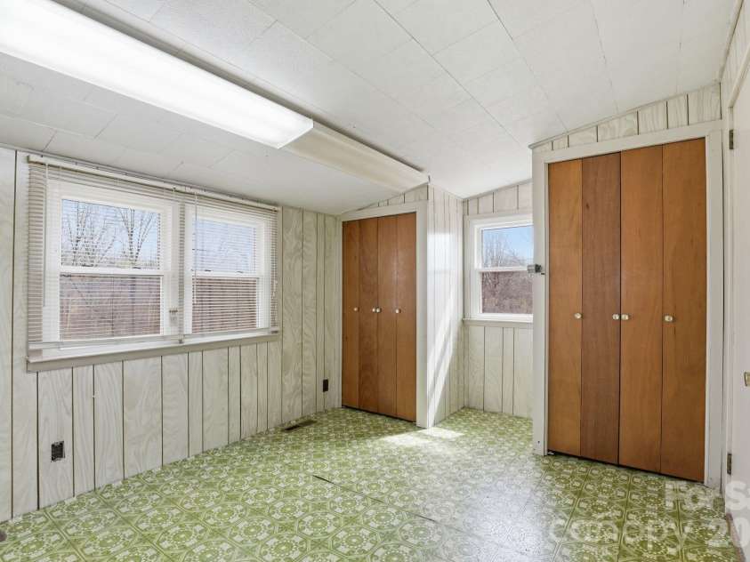 641 Central Drive, Statesville, NC 28677.  MLS# CAR4360467, YatesRealty ID 21536. 