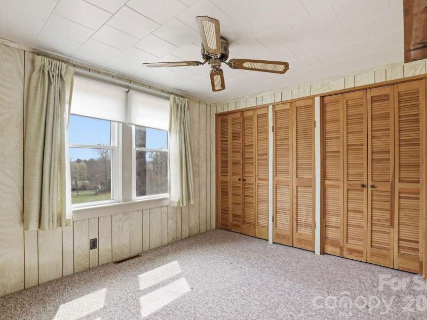 641 Central Drive, Statesville, NC 28677.  MLS# CAR4360467, YatesRealty ID 21536. 