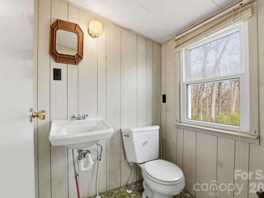 641 Central Drive, Statesville, NC 28677.  MLS# CAR4360467, YatesRealty ID 21536. 