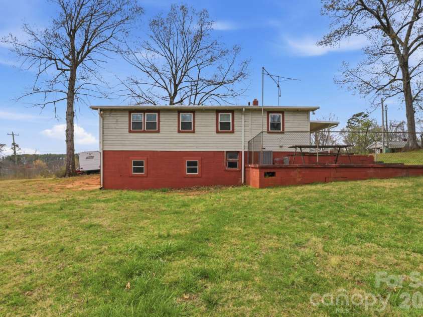 641 Central Drive, Statesville, NC 28677.  MLS# CAR4360467, YatesRealty ID 21536. 