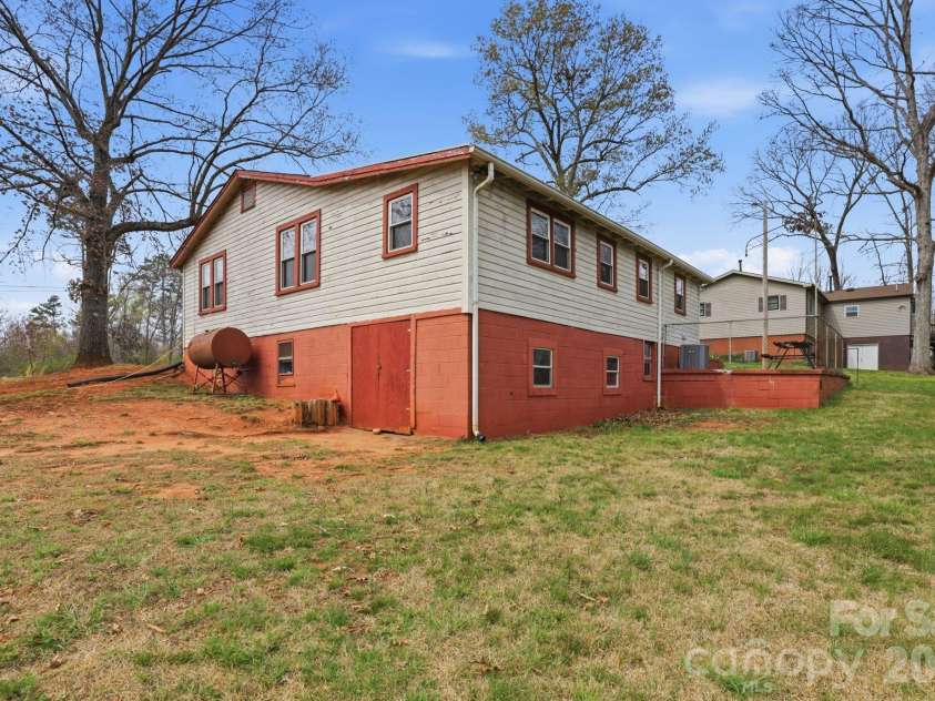 641 Central Drive, Statesville, NC 28677.  MLS# CAR4360467, YatesRealty ID 21536. 