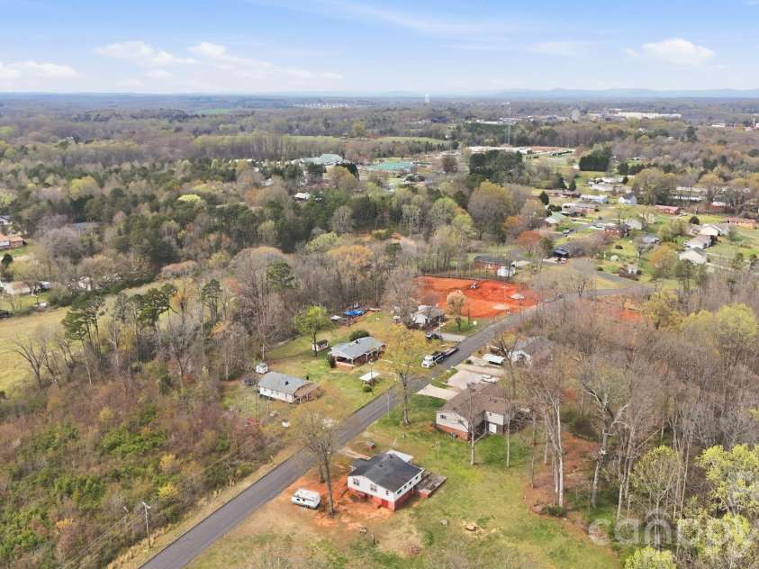 641 Central Drive, Statesville, NC 28677.  MLS# CAR4360467, YatesRealty ID 21536. 