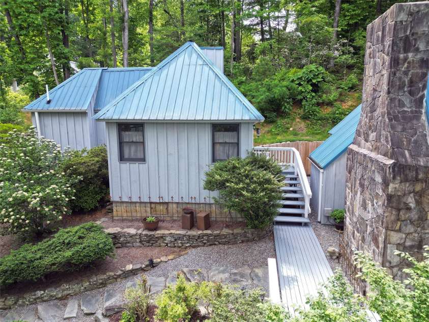 59 Shand Street, Saluda, NC 28773.  MLS# CAR4259487, YatesRealty ID 21538. 59 Shand Cottage