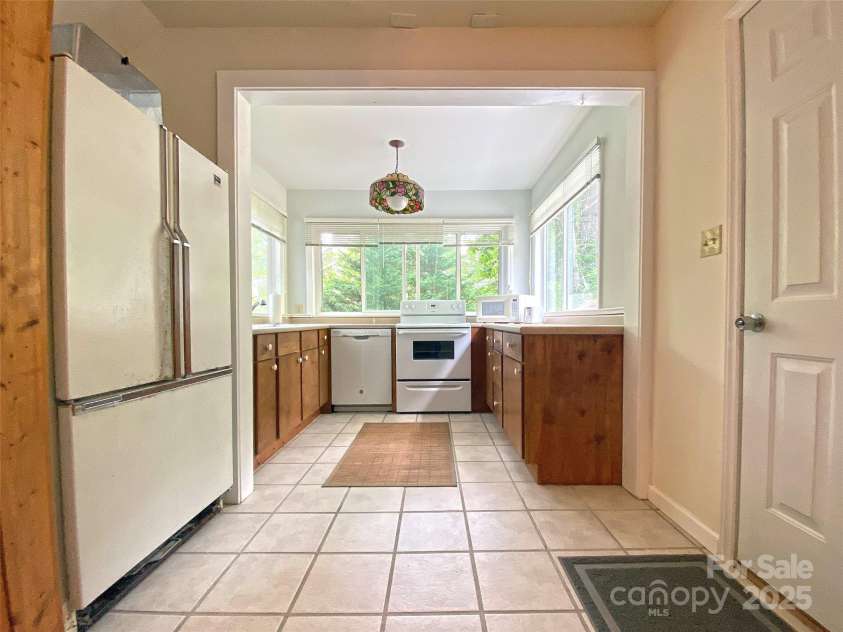 59 Shand Street, Saluda, NC 28773.  MLS# CAR4259487, YatesRealty ID 21538. Apartment Kitchen