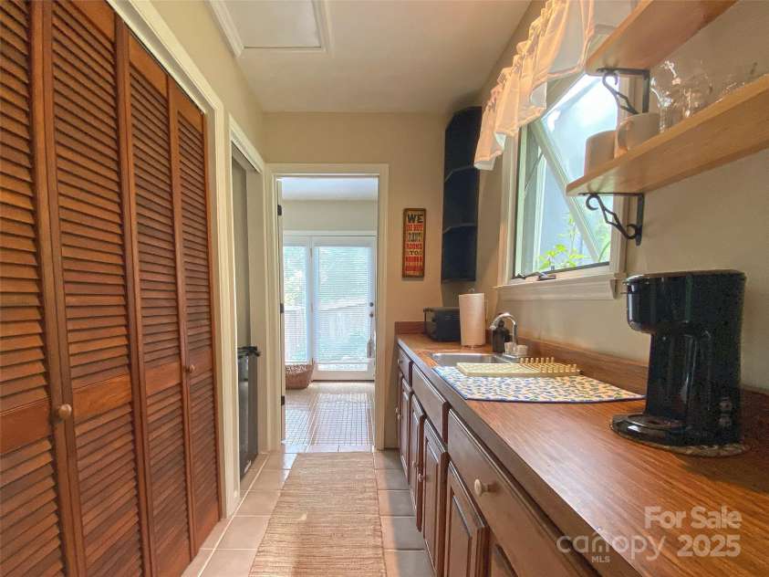 59 Shand Street, Saluda, NC 28773.  MLS# CAR4259487, YatesRealty ID 21538. Cottage-Kitchenette