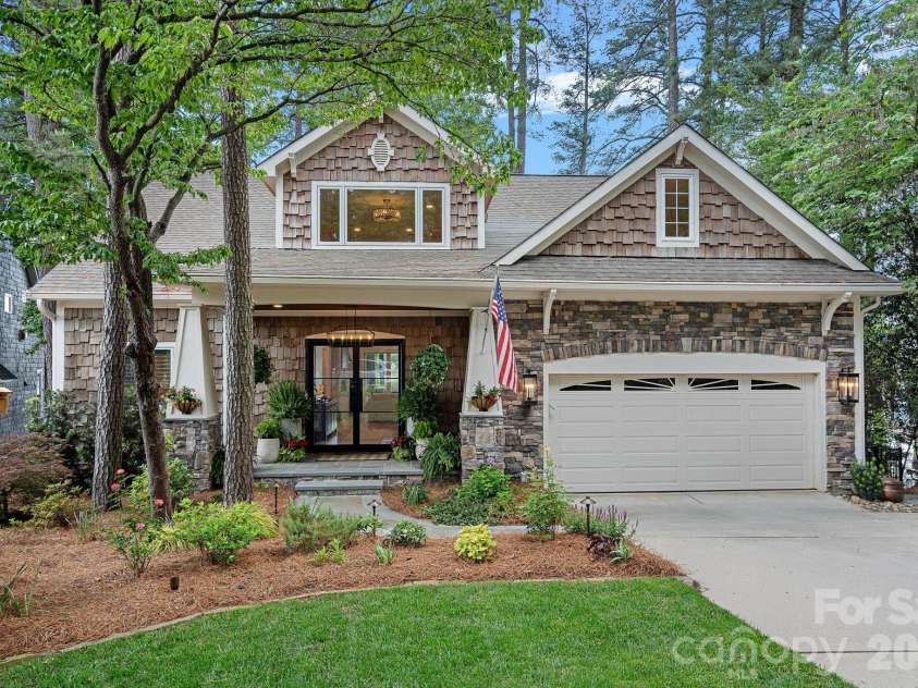 20931 Island Forest Drive, Cornelius, NC 28031.  MLS# CAR4369971, YatesRealty ID 21539. 
