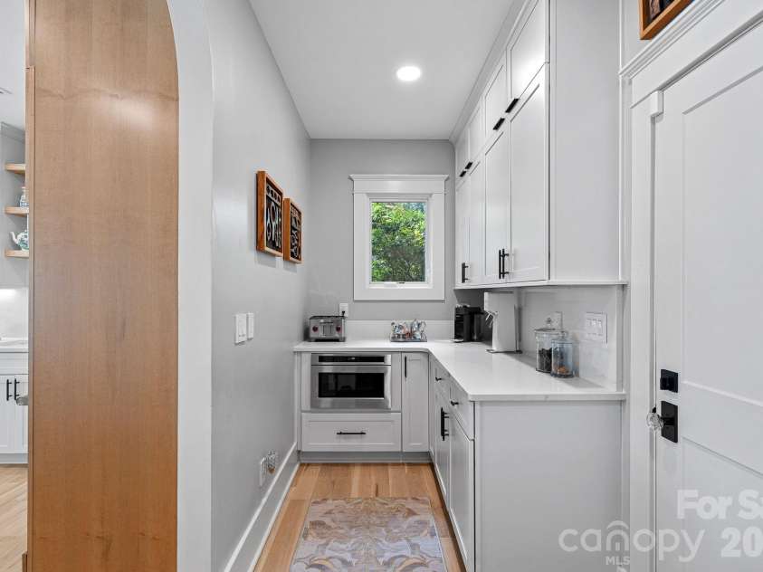 20931 Island Forest Drive, Cornelius, NC 28031.  MLS# CAR4369971, YatesRealty ID 21539. 