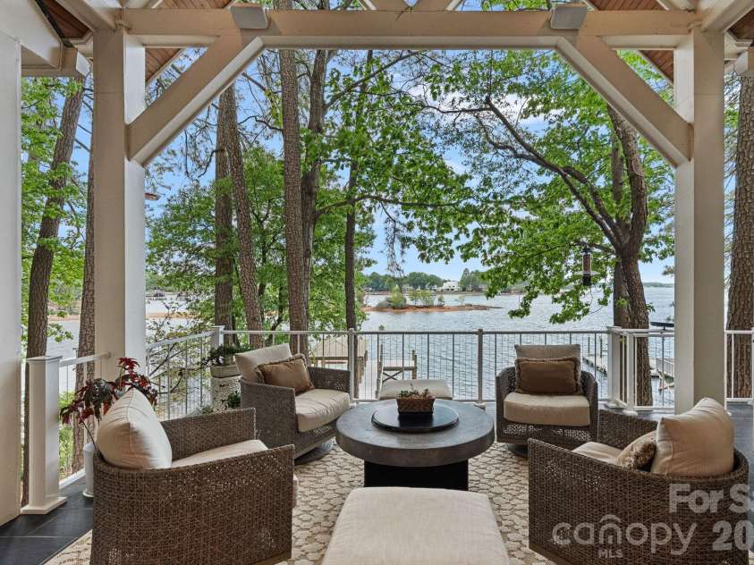 20931 Island Forest Drive, Cornelius, NC 28031.  MLS# CAR4369971, YatesRealty ID 21539. 