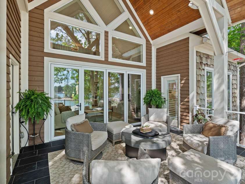 20931 Island Forest Drive, Cornelius, NC 28031.  MLS# CAR4369971, YatesRealty ID 21539. 