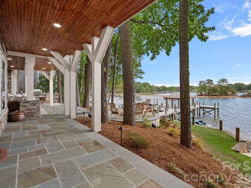 20931 Island Forest Drive, Cornelius, NC 28031.  MLS# CAR4369971, YatesRealty ID 21539. 