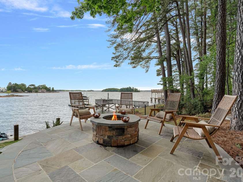 20931 Island Forest Drive, Cornelius, NC 28031.  MLS# CAR4369971, YatesRealty ID 21539. 