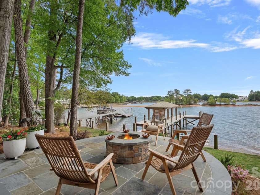 20931 Island Forest Drive, Cornelius, NC 28031.  MLS# CAR4369971, YatesRealty ID 21539. 