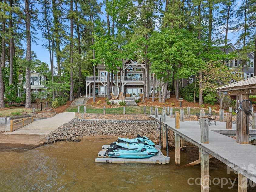 20931 Island Forest Drive, Cornelius, NC 28031.  MLS# CAR4369971, YatesRealty ID 21539. 