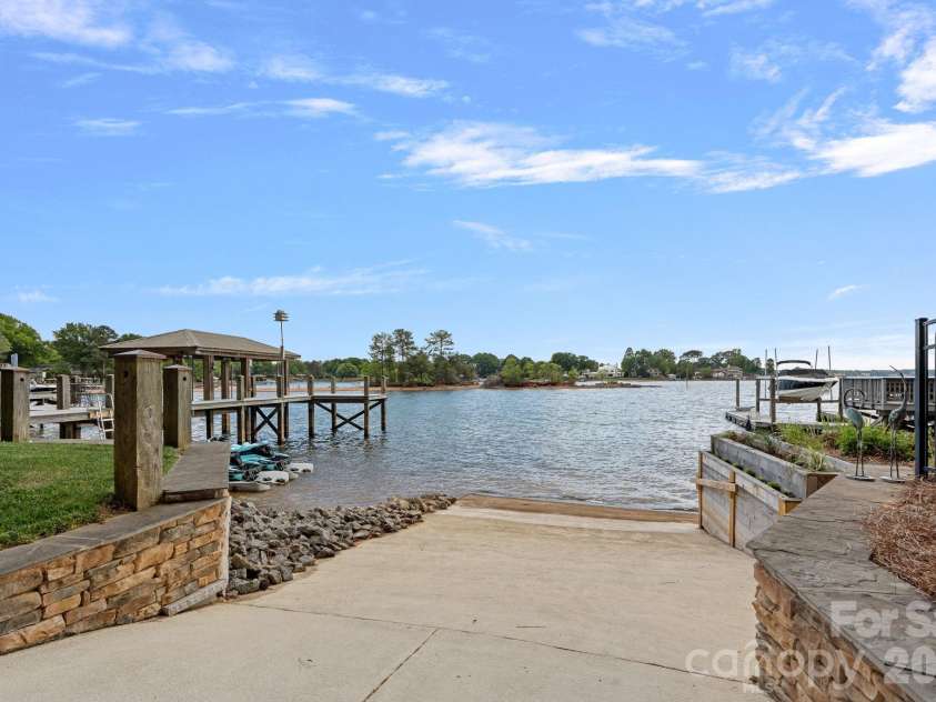 20931 Island Forest Drive, Cornelius, NC 28031.  MLS# CAR4369971, YatesRealty ID 21539. 
