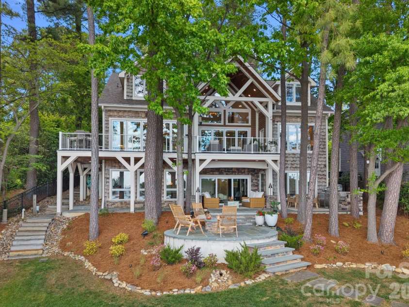 20931 Island Forest Drive, Cornelius, NC 28031.  MLS# CAR4369971, YatesRealty ID 21539. 