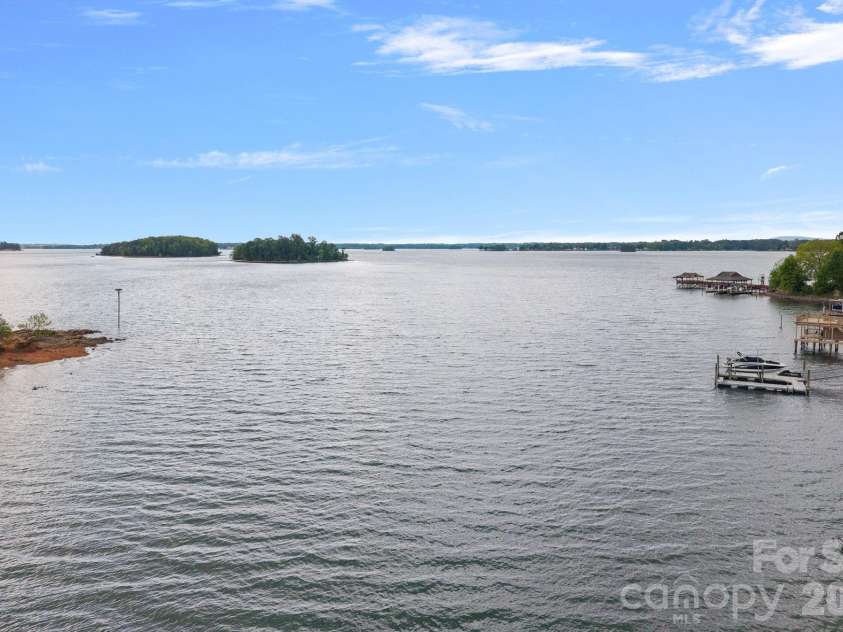 20931 Island Forest Drive, Cornelius, NC 28031.  MLS# CAR4369971, YatesRealty ID 21539. 