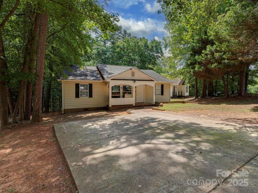 7015 Ware Road, Charlotte, NC 28212.  MLS# CAR4270601, YatesRealty ID 21539. 
