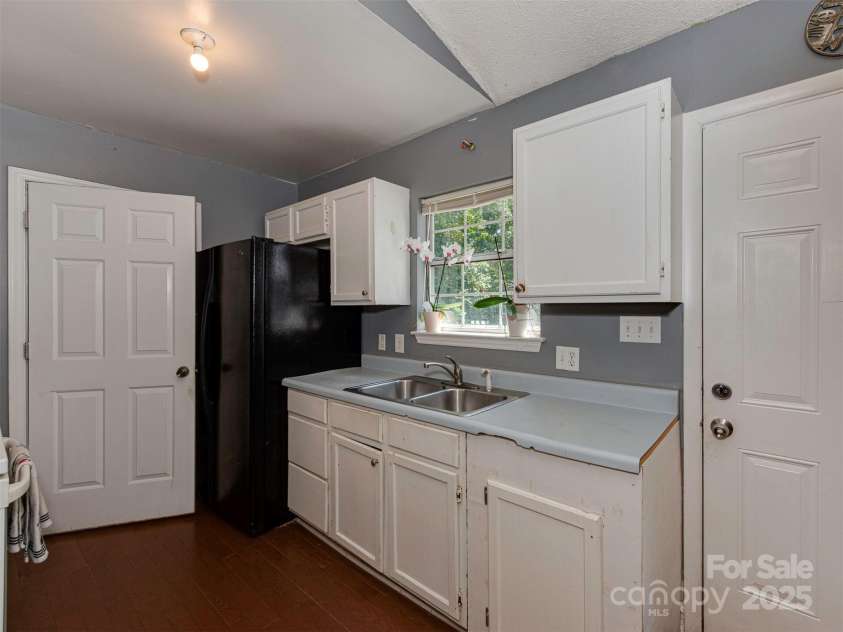 7015 Ware Road, Charlotte, NC 28212.  MLS# CAR4270601, YatesRealty ID 21539. 