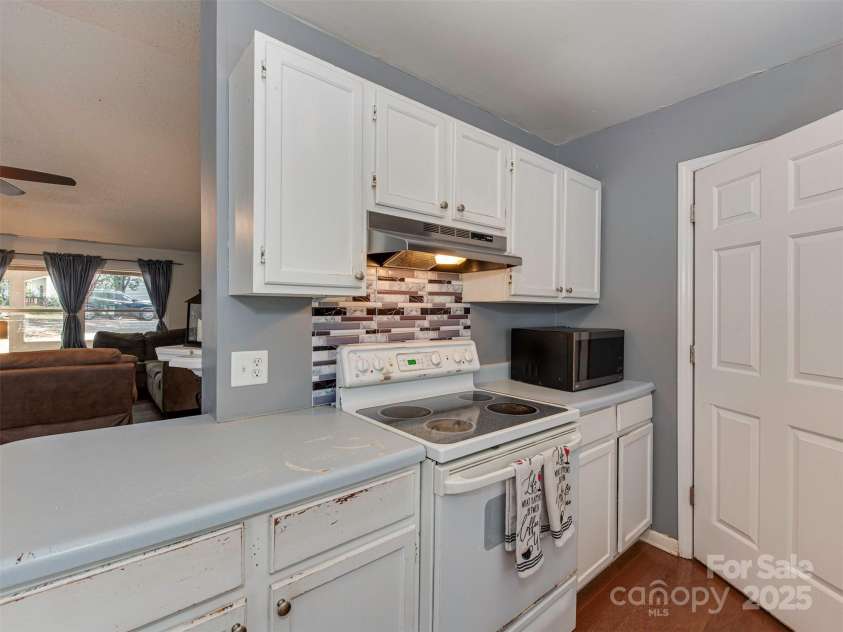 7015 Ware Road, Charlotte, NC 28212.  MLS# CAR4270601, YatesRealty ID 21539. 