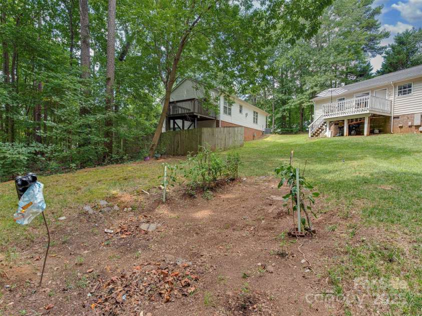 7015 Ware Road, Charlotte, NC 28212.  MLS# CAR4270601, YatesRealty ID 21539. 