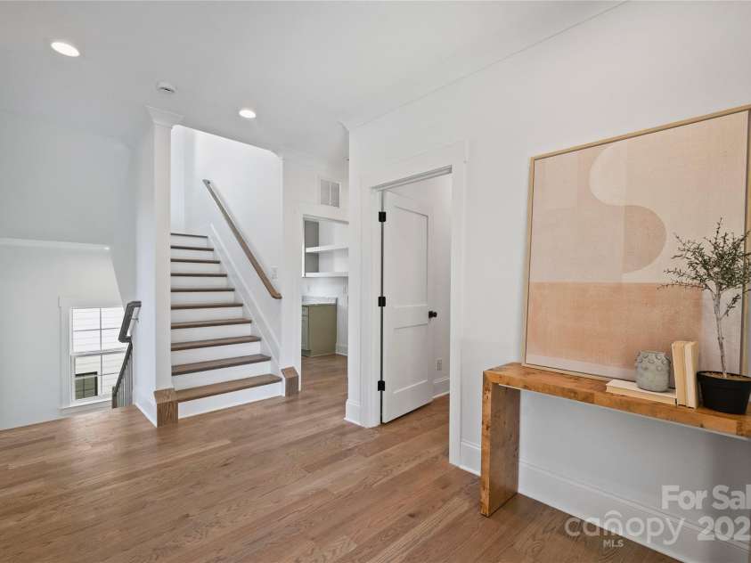 5022 Ohm Lane, Charlotte, NC 28270.  MLS# CAR4183984, YatesRealty ID 2154. 2nd story landing