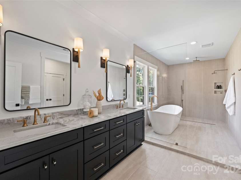 5022 Ohm Lane, Charlotte, NC 28270.  MLS# CAR4183984, YatesRealty ID 2154. Primary Bath