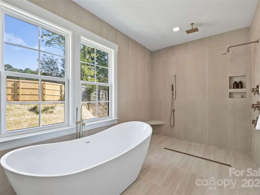 5022 Ohm Lane, Charlotte, NC 28270.  MLS# CAR4183984, YatesRealty ID 2154. Primary Bath