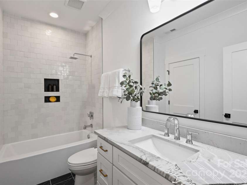 5022 Ohm Lane, Charlotte, NC 28270.  MLS# CAR4183984, YatesRealty ID 2154. Secondary bath