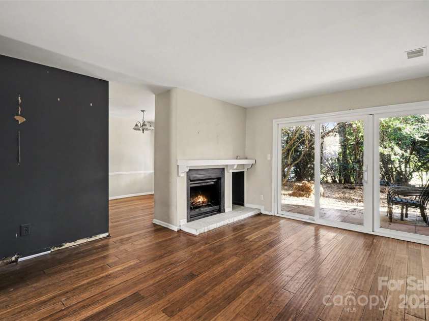 7913 Horse Chestnut Lane, Charlotte, NC 28277.  MLS# CAR4332056, YatesRealty ID 2154. Living Room 