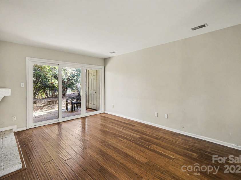 7913 Horse Chestnut Lane, Charlotte, NC 28277.  MLS# CAR4332056, YatesRealty ID 2154. Living Room