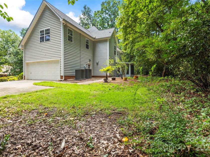 171 Highland Woods Court, Denver, NC 28037.  MLS# CAR4271450, YatesRealty ID 21540. 