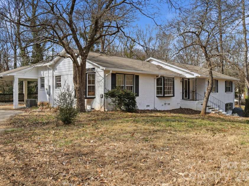 6803 Pencade Lane, Charlotte, NC 28215.  MLS# CAR4349519, YatesRealty ID 21542. 