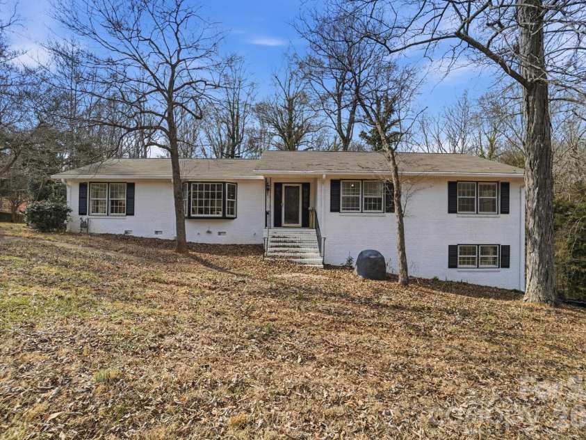 6803 Pencade Lane, Charlotte, NC 28215.  MLS# CAR4349519, YatesRealty ID 21542. 