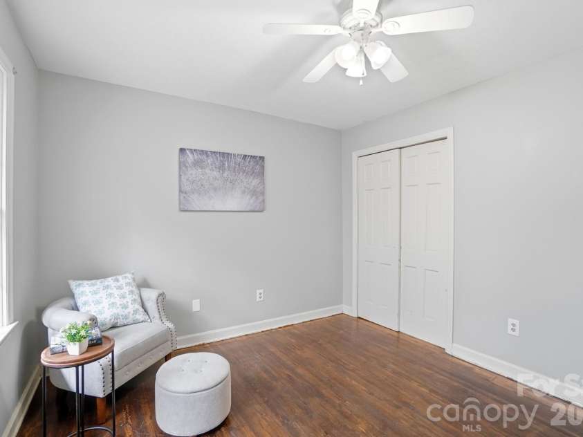 6803 Pencade Lane, Charlotte, NC 28215.  MLS# CAR4349519, YatesRealty ID 21542. 
