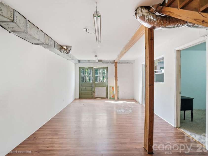 6803 Pencade Lane, Charlotte, NC 28215.  MLS# CAR4349519, YatesRealty ID 21542. 
