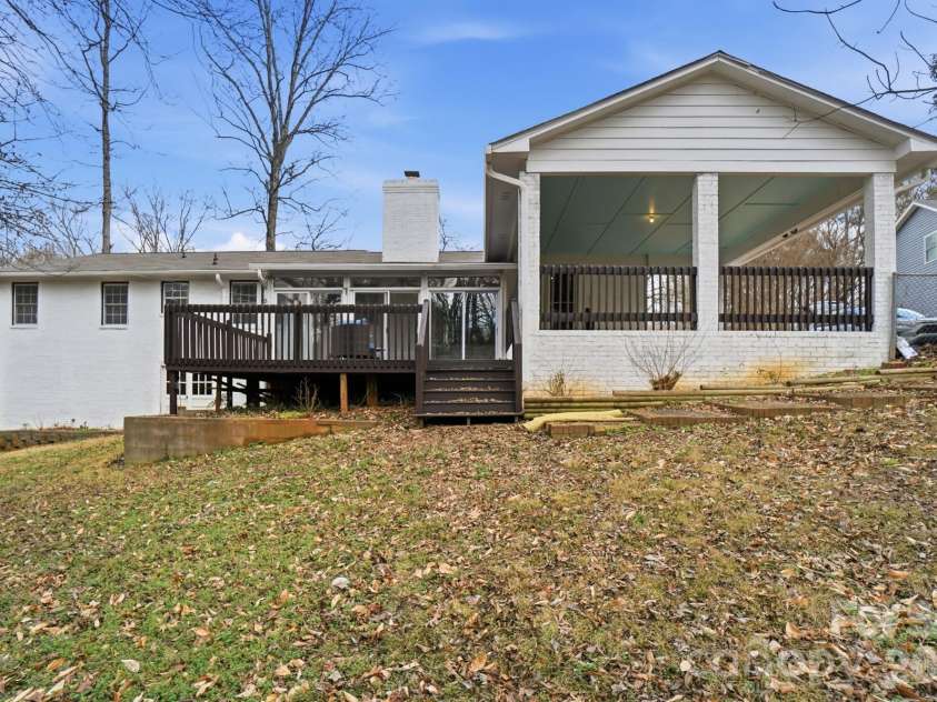 6803 Pencade Lane, Charlotte, NC 28215.  MLS# CAR4349519, YatesRealty ID 21542. 