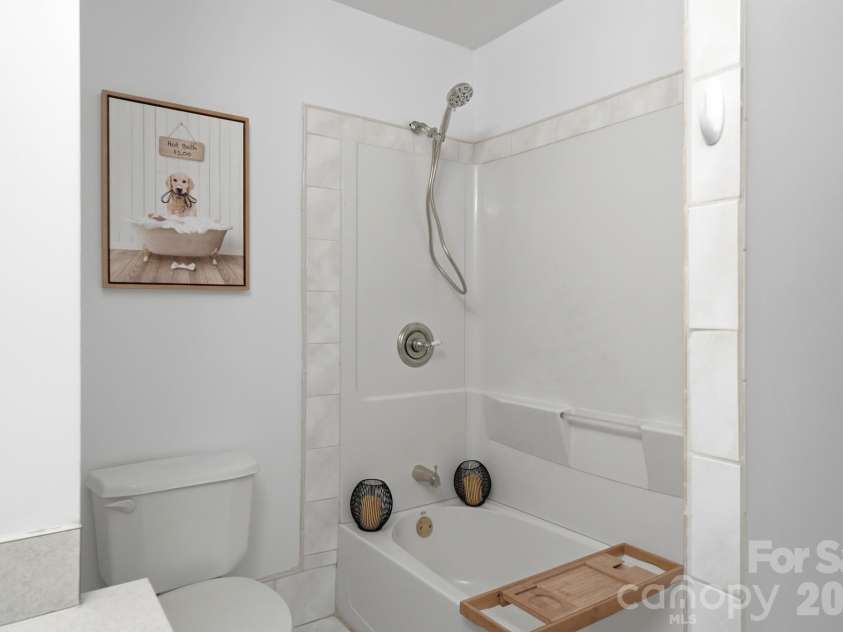 6803 Pencade Lane, Charlotte, NC 28215.  MLS# CAR4349519, YatesRealty ID 21542. Fullbath