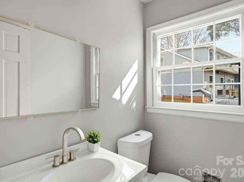 6803 Pencade Lane, Charlotte, NC 28215.  MLS# CAR4349519, YatesRealty ID 21542. Half Bath