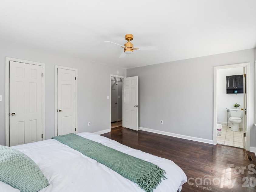 6803 Pencade Lane, Charlotte, NC 28215.  MLS# CAR4349519, YatesRealty ID 21542. Primary