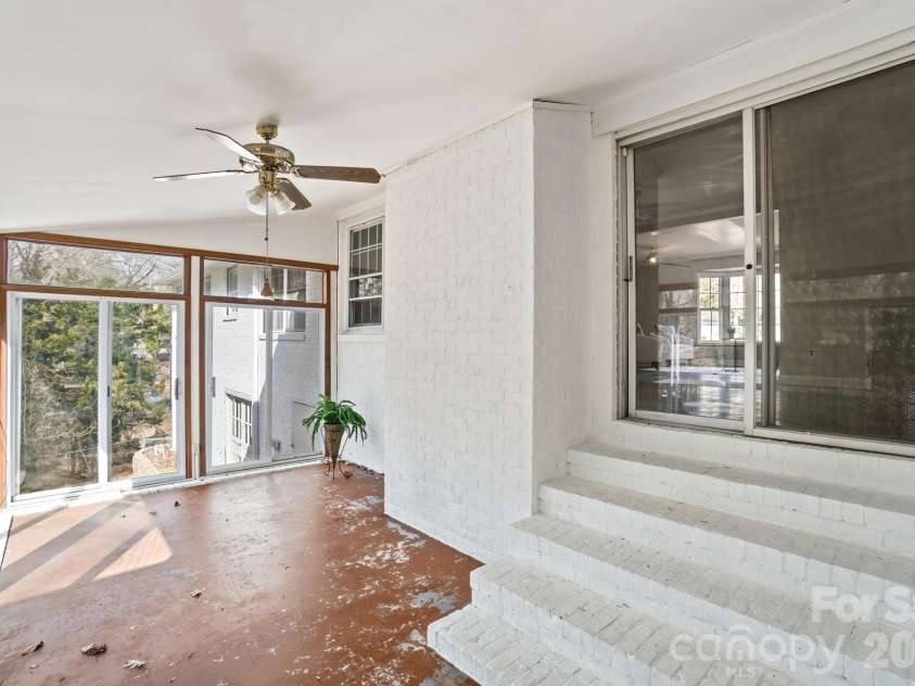 6803 Pencade Lane, Charlotte, NC 28215.  MLS# CAR4349519, YatesRealty ID 21542. Sunroom